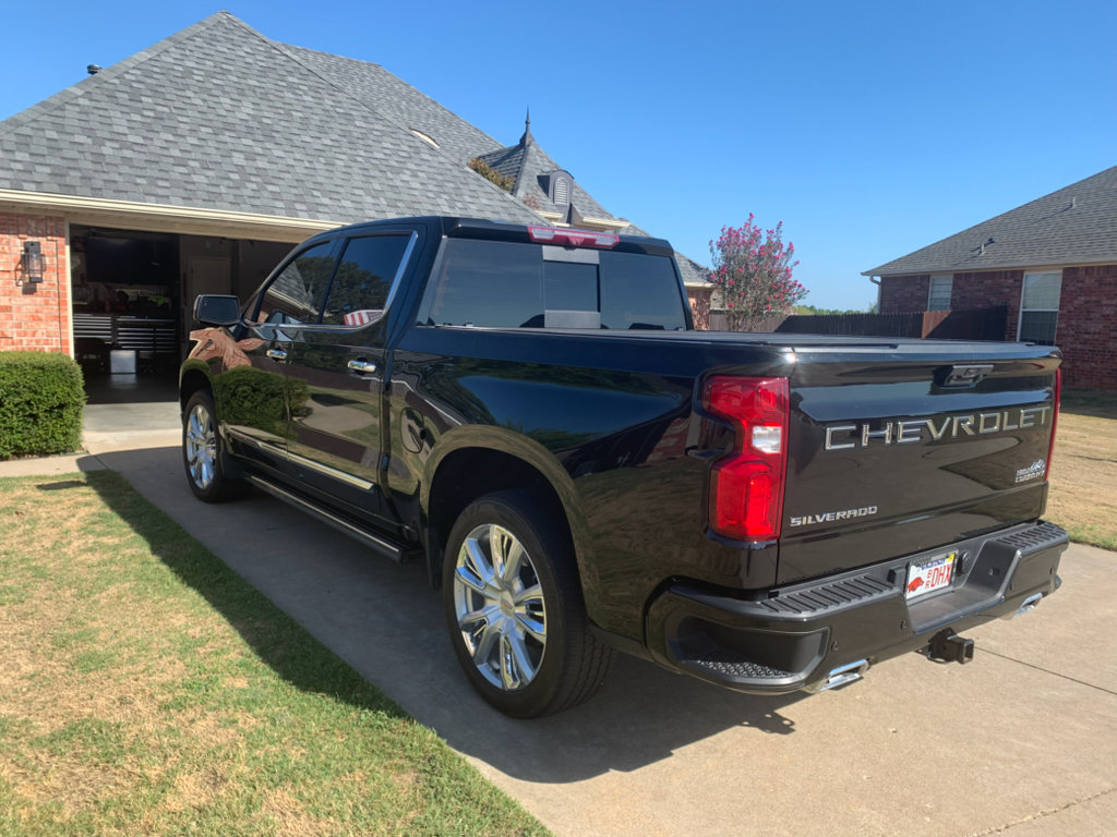 Used 2022 Chevrolet Silverado 1500 High Country w/ High Country Premium Package AWD/4WD image 4