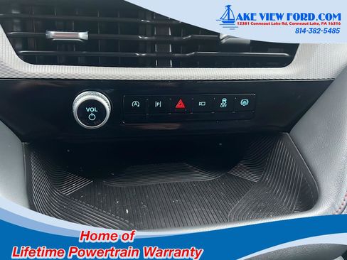 Used 2025 Ford Explorer Active AWD/4WD image 31