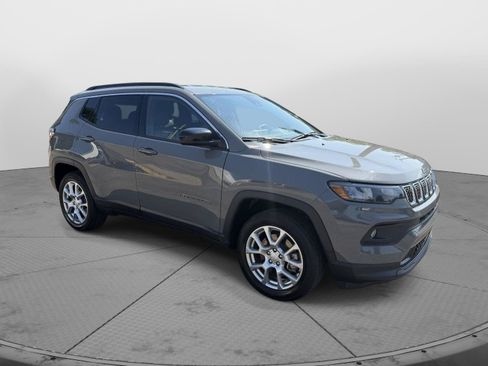 Used 2023 Jeep Compass Latitude AWD/4WD image 10