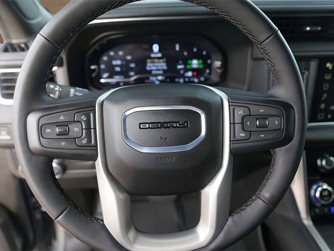 Used 2024 GMC Yukon Denali image 12