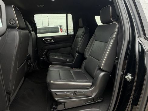 Used 2023 Chevrolet Suburban Premier AWD/4WD image 28