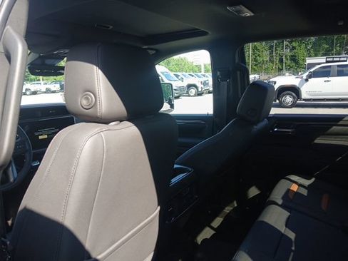 Used 2025 GMC Sierra 2500 AT4 w/ AT4 Premium Plus Package AWD/4WD image 19