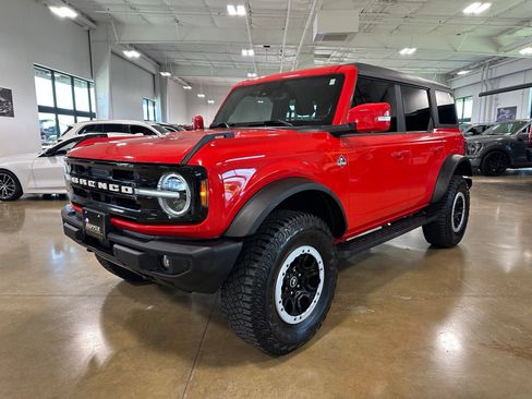 Used 2023 Ford Bronco Outer Banks w/ Sasquatch Package AWD/4WD image 3