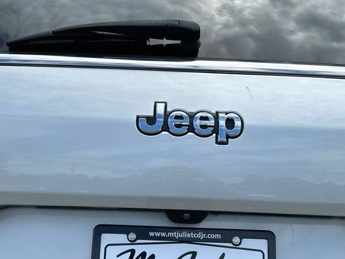 Used 2022 Jeep Grand Cherokee L Laredo w/ Luxury Tech Group I AWD/4WD image 12