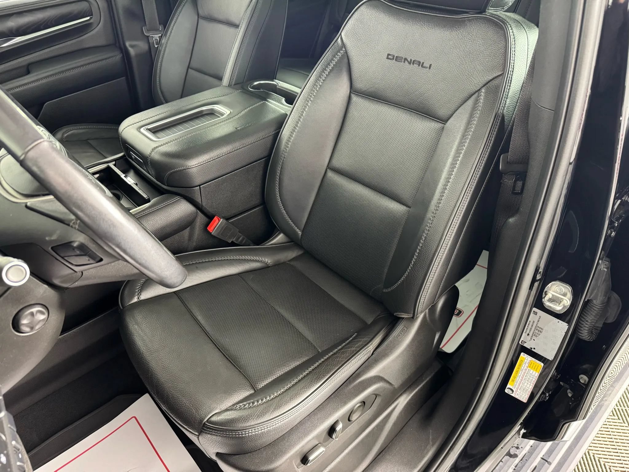 Used 2022 GMC Yukon Denali w/ Advanced Technology Package AWD/4WD image 39