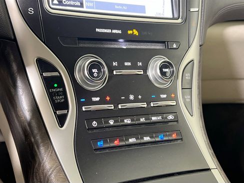 Used 2018 Lincoln MKX Reserve w/ Lincoln MKX Climate Package image 16