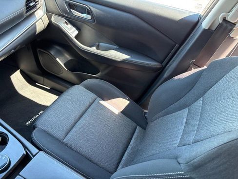 Used 2024 Nissan Rogue SV image 15