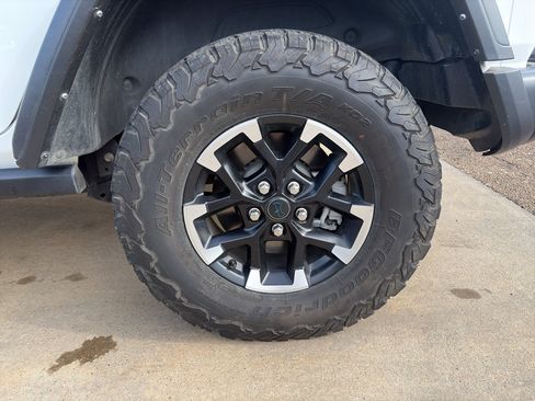 Used 2024 Jeep Wrangler Unlimited Rubicon 4xe AWD/4WD image 5