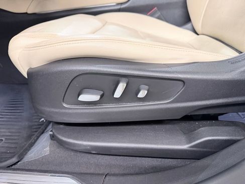 Used 2018 Cadillac XT5 Luxury w/ Driver Awareness Package image 11