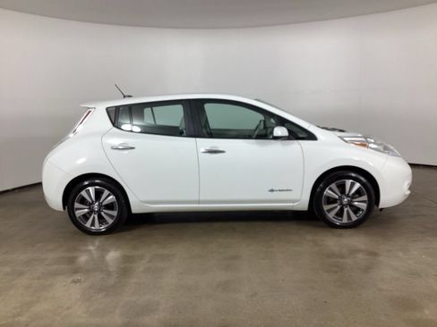 Used 2015 Nissan Leaf SV FWD image 5