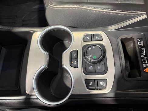 Used 2020 GMC Terrain Denali w/ GMC Pro Grade Package AWD/4WD image 23