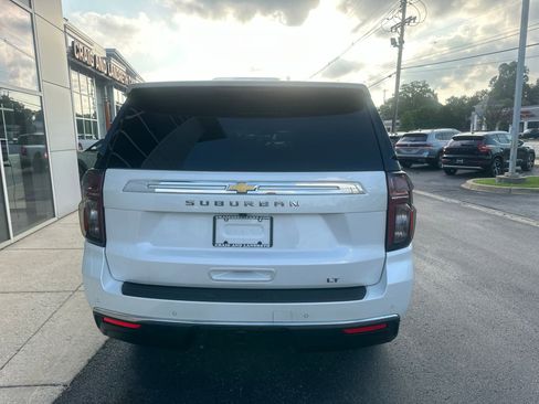 Used 2023 Chevrolet Suburban LT w/ Luxury Package AWD/4WD image 4