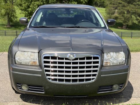 Used 2009 Chrysler 300 Touring RWD image 6