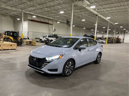 Used 2025 Nissan Versa SV FWD image 3