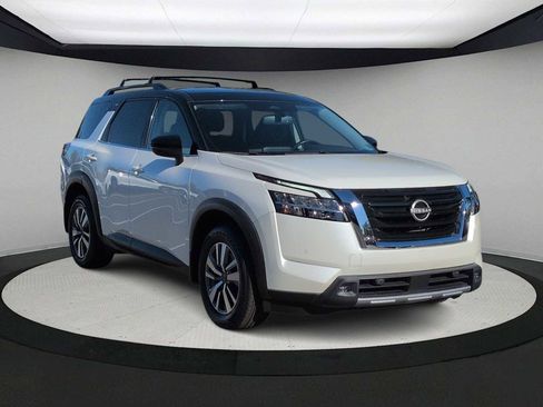 Used 2022 Nissan Pathfinder SL image 2