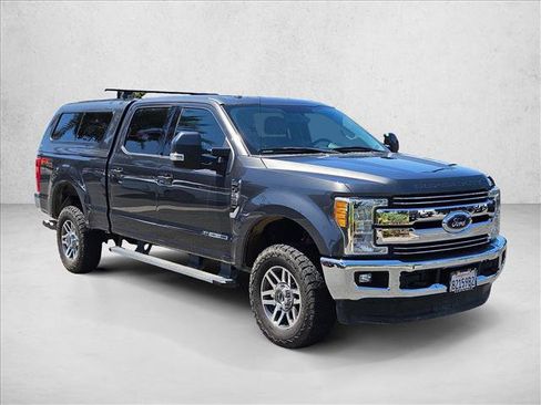 Used 2017 Ford F250 Lariat w/ Lariat Value Package AWD/4WD image 3