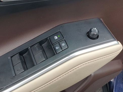 Used 2020 Toyota Highlander XLE image 17