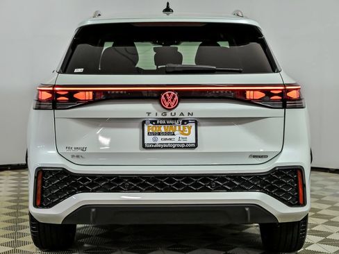 Certified 2025 Volkswagen Tiguan SEL R-Line AWD/4WD image 7