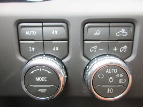 New 2026 GMC Sierra 2500 AT4 w/ AT4 Premium Plus Package AWD/4WD image 18