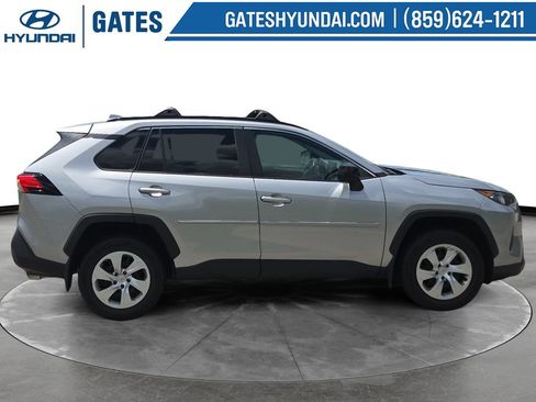 Used 2021 Toyota RAV4 LE FWD image 3