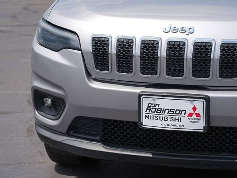 Used 2019 Jeep Cherokee Latitude w/ Popular Appearance Group AWD/4WD image 9