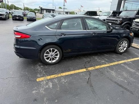 Used 2020 Ford Fusion SE FWD image 3