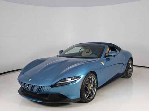 Certified 2025 Ferrari Roma Spider RWD image 28
