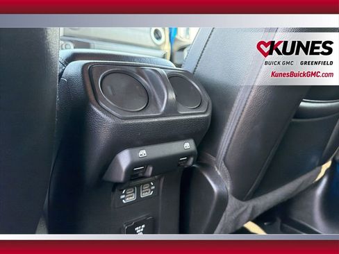 Used 2022 Jeep Wrangler Unlimited Sahara w/ Cold Weather Group image 38