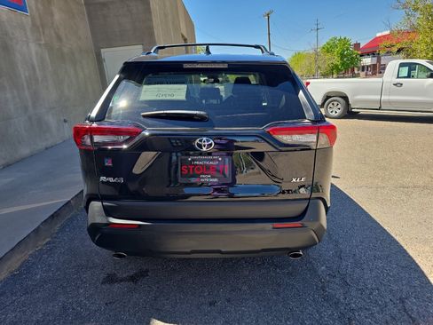 Used 2025 Toyota RAV4 XLE w/ Convenience Package image 10