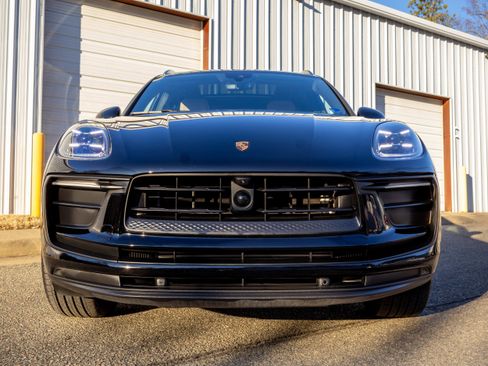 Certified 2025 Porsche Macan AWD/4WD image 10