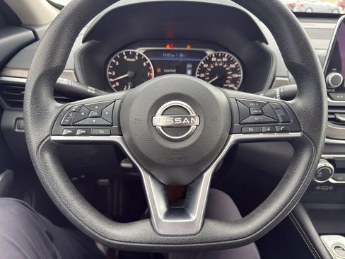 Used 2023 Nissan Altima 2.5 SV image 17