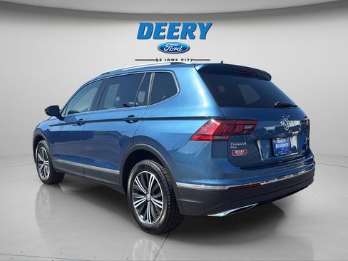 Used 2018 Volkswagen Tiguan SEL AWD/4WD image 3