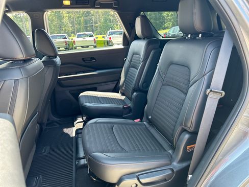 Used 2025 Nissan Pathfinder Rock Creek AWD/4WD image 18
