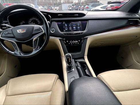 Used 2019 Cadillac XT5 Premium Luxury image 16