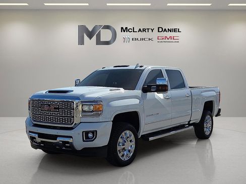Used 2019 GMC Sierra 2500 Denali w/ Duramax Plus Package image 2