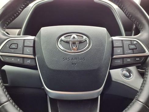 Used 2023 Toyota Highlander XLE AWD/4WD image 16