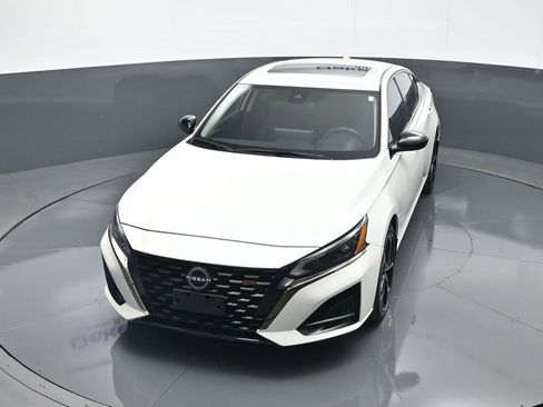 Used 2024 Nissan Altima 2.5 SR w/ SR Premium Package image 47