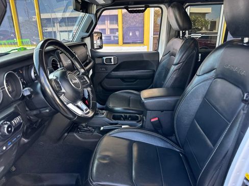 Used 2022 Jeep Wrangler Unlimited Sahara AWD/4WD image 15