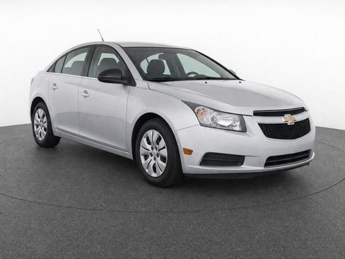 Used 2014 Chevrolet Cruze LS FWD image 2