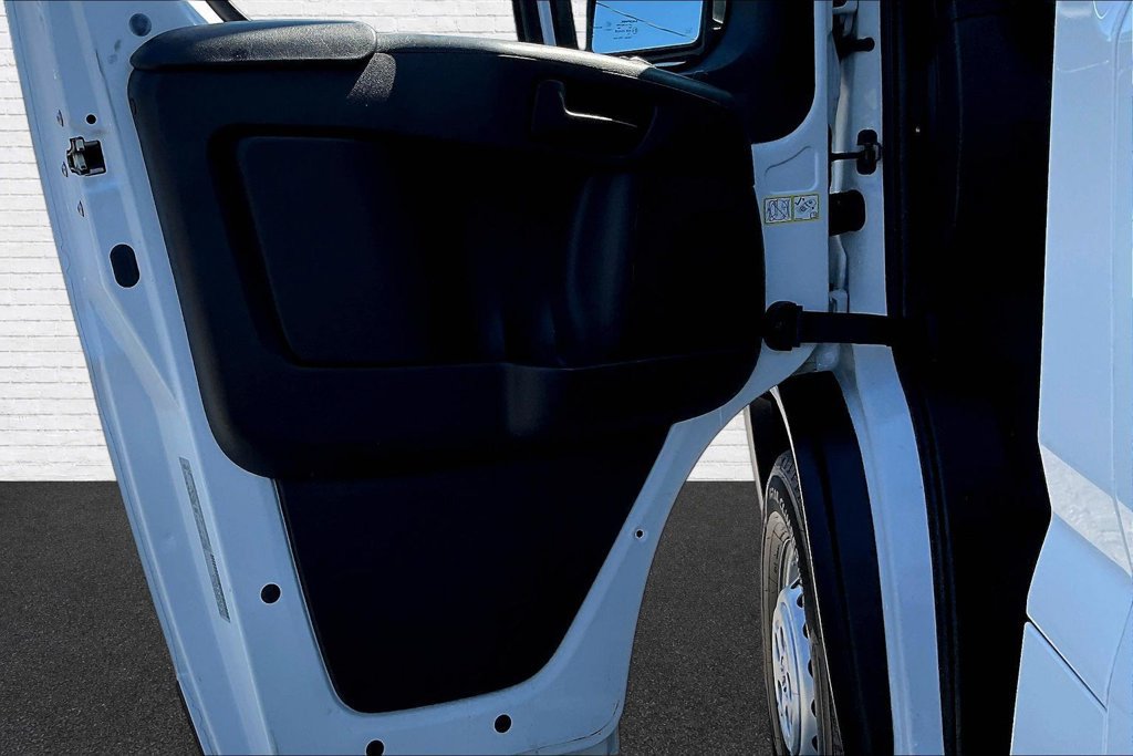 Used 2025 RAM ProMaster 2500 w/ Convenience Group FWD image 18