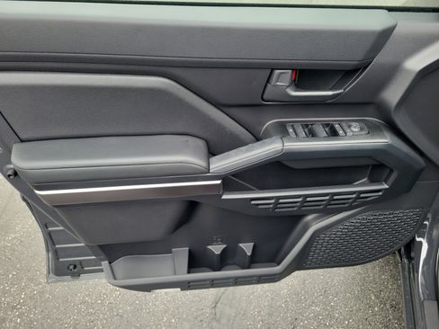 New 2026 Toyota 4Runner SR5 AWD/4WD image 18