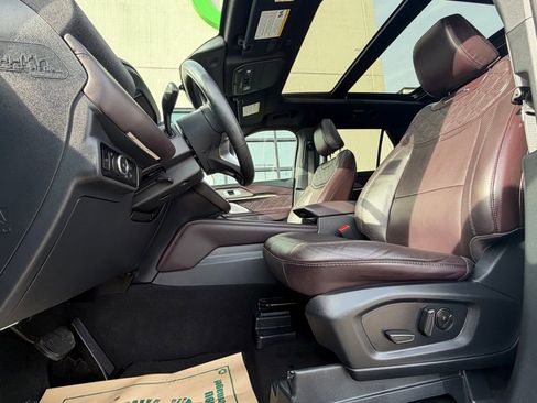 Used 2025 Ford Explorer Platinum w/ LUX Leather Package image 10