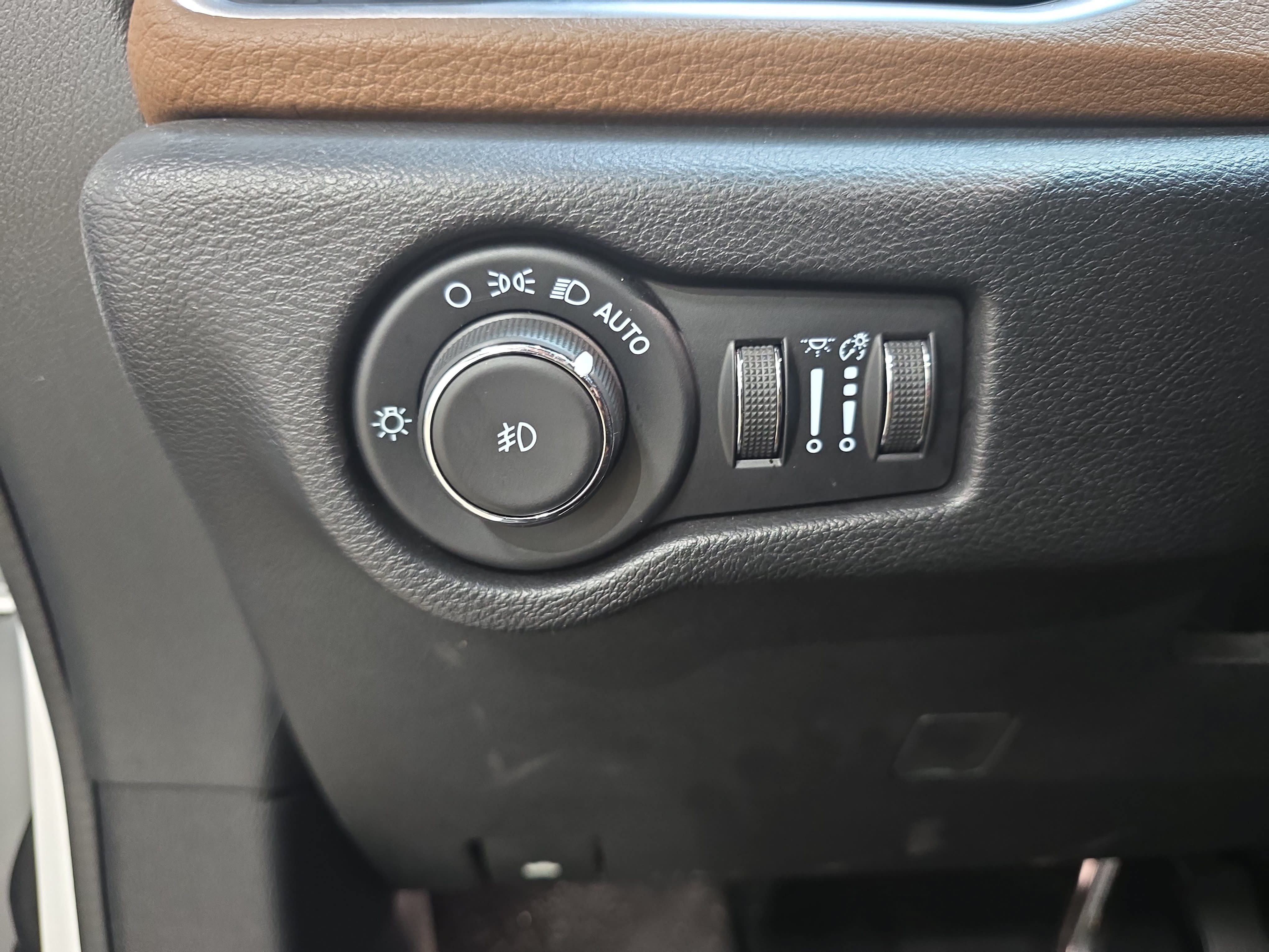 Used 2021 Chrysler Pacifica Limited w/ Uconnect Theater Family Group AWD/4WD image 23