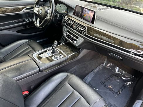 Used 2019 BMW 740i w/ M Sport Package image 17