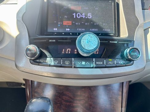 Used 2011 Toyota Avalon Limited image 24