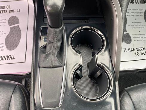 Used 2020 Toyota Camry SE image 25