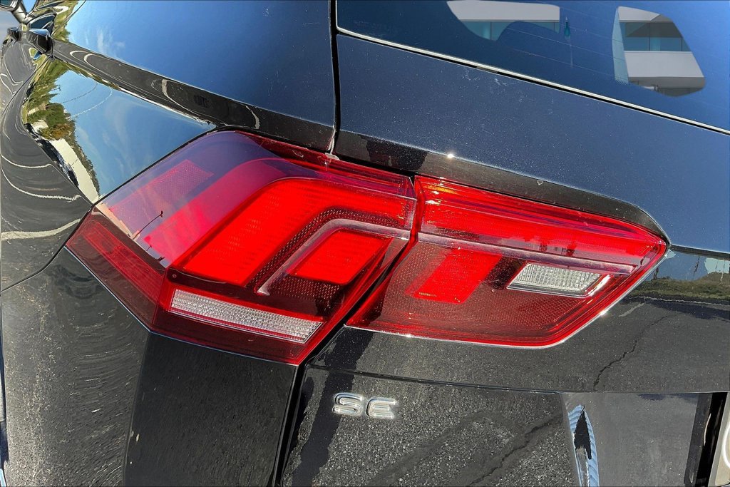 Used 2023 Volkswagen Tiguan SE AWD/4WD image 23