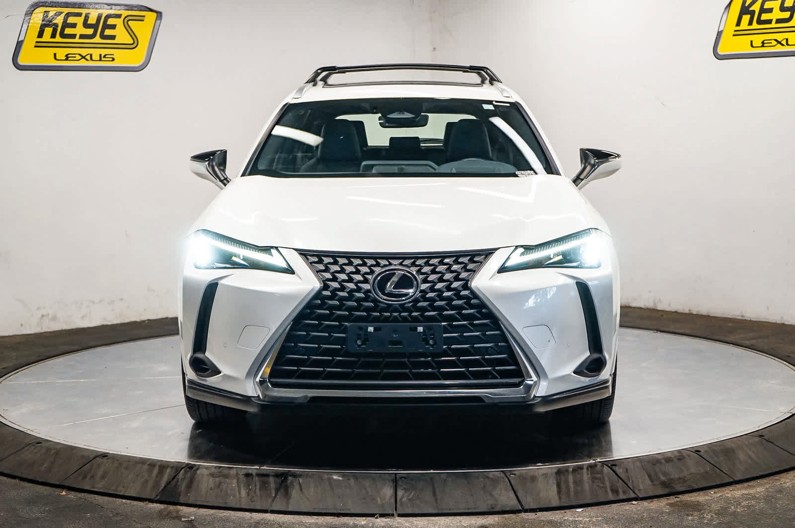 Used 2025 Lexus UX 300h FWD w/ Accessory Package (Z2) image 2