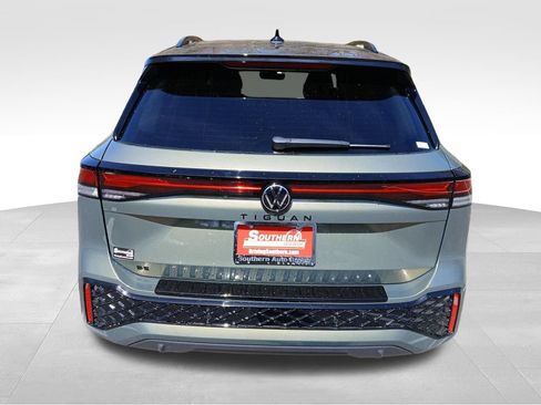 New 2026 Volkswagen Tiguan SE R-Line FWD image 4