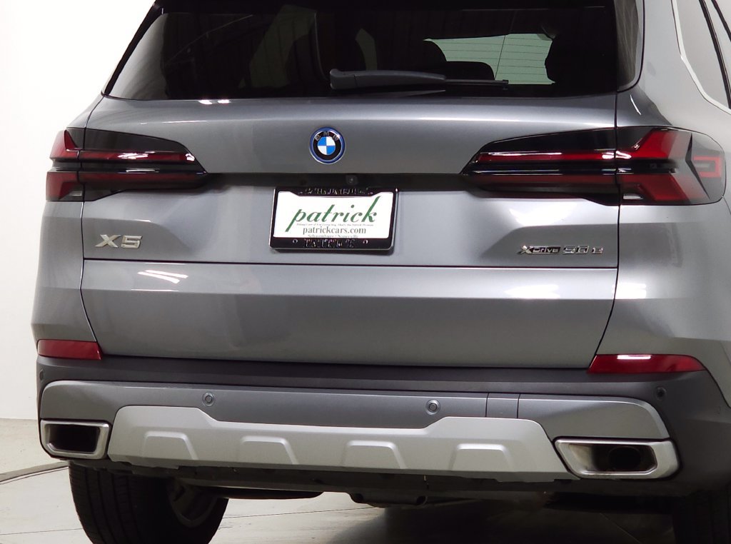 Used 2025 BMW X5 xDrive50e w/ Parking Assistance Package AWD/4WD image 10